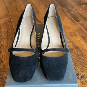 Ann Taylor Mary Jane suede block heel black size 8